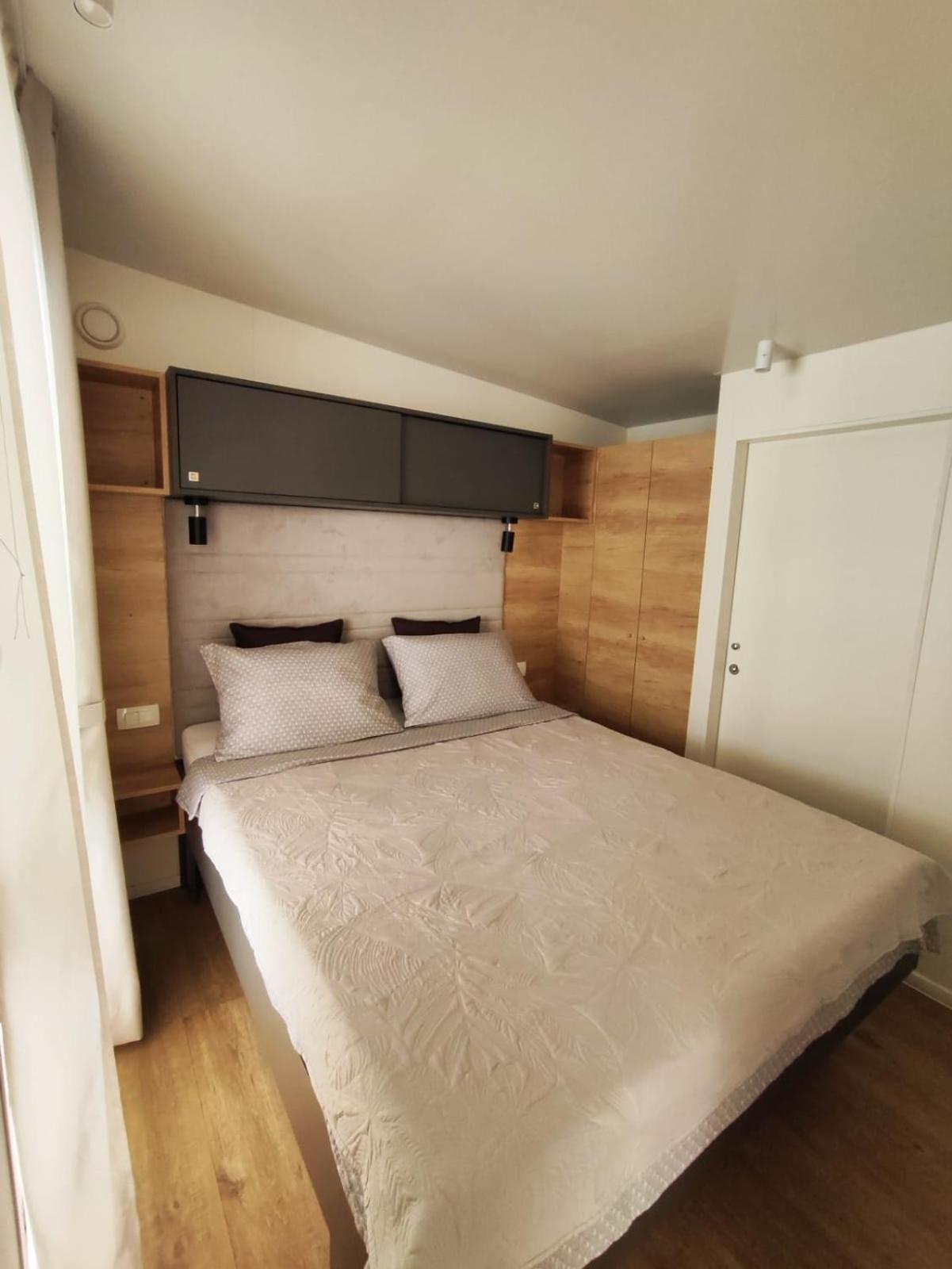 Mobile Home Kala Biograd Na Moru Exterior photo