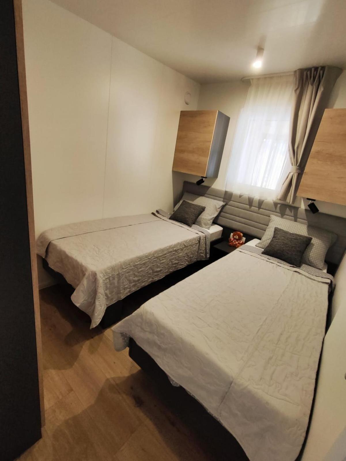 Mobile Home Kala Biograd Na Moru Exterior photo